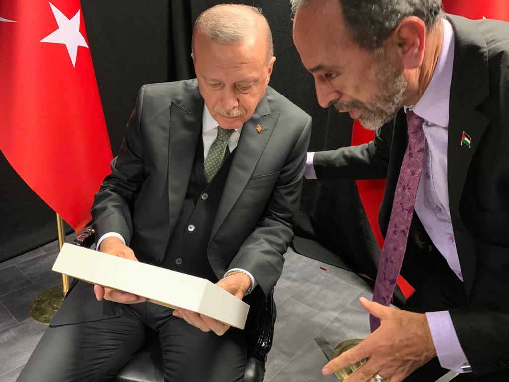 المنتدى الفلسطيني يلتقي أردوغان في لندن.. ماذا قدم له؟