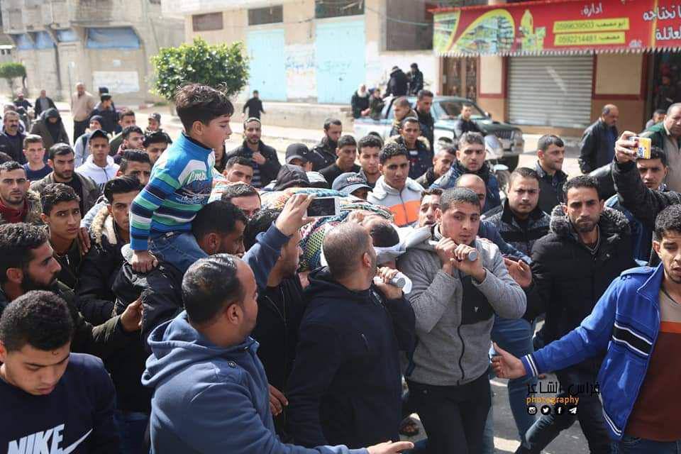 تشييع جثماني شهيدين بغزة ارتقيا اختناقا بنفق جنوب القطاع