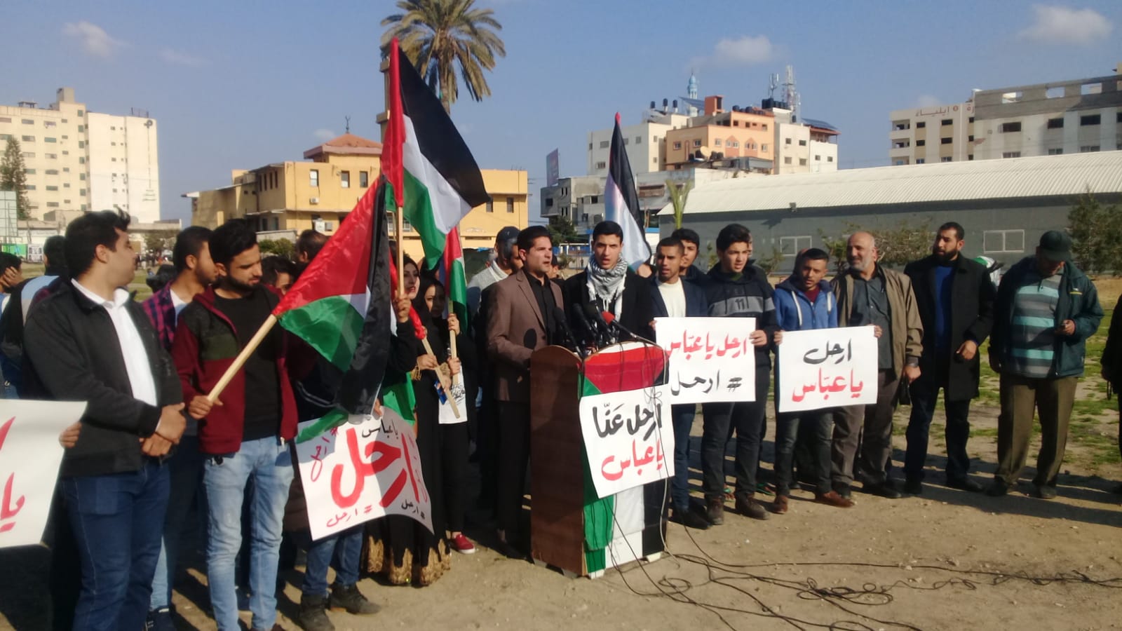 دعوات بغزة لمسيرات حاشدة للمطالبة برحيل عباس
