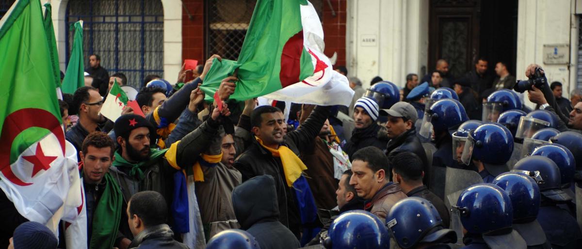 مظاهرات الجمعة في الجزائر تطالب بمحاسبة كل رموز النظام
