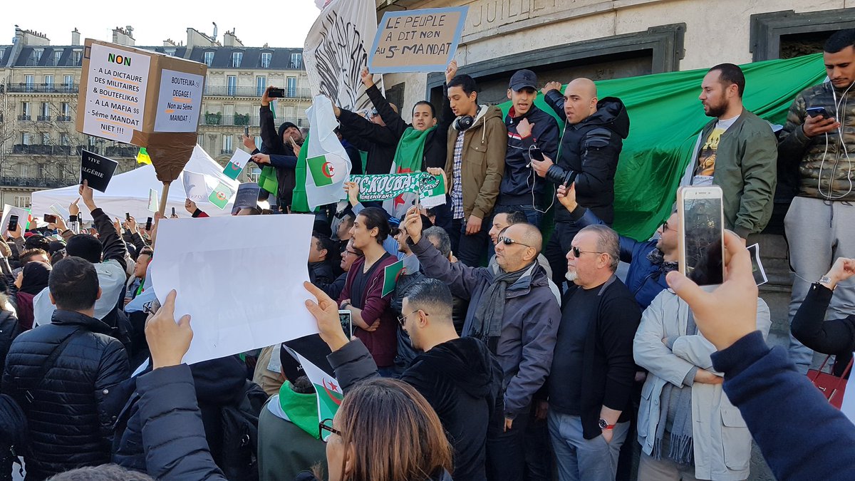 المظاهرات ضد بوتفليقة تنتقل إلى فرنسا