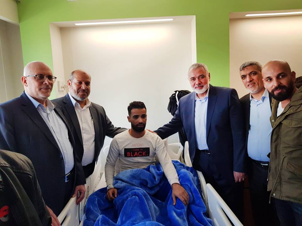 قادة حماس يزورون جرحى العودة بمستشفيات مصر