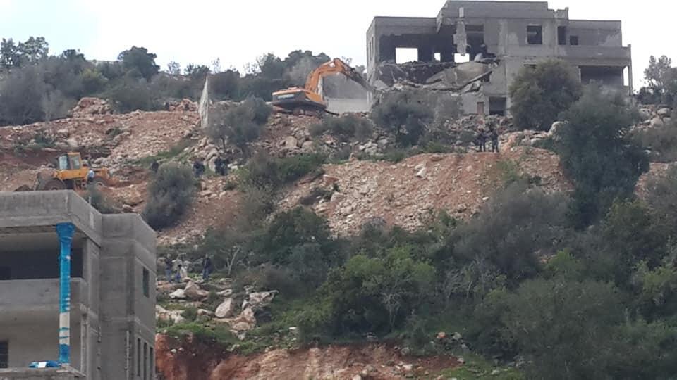 آليات الاحتلال تهدم منازل في وادي عارة بالداخل المحتل