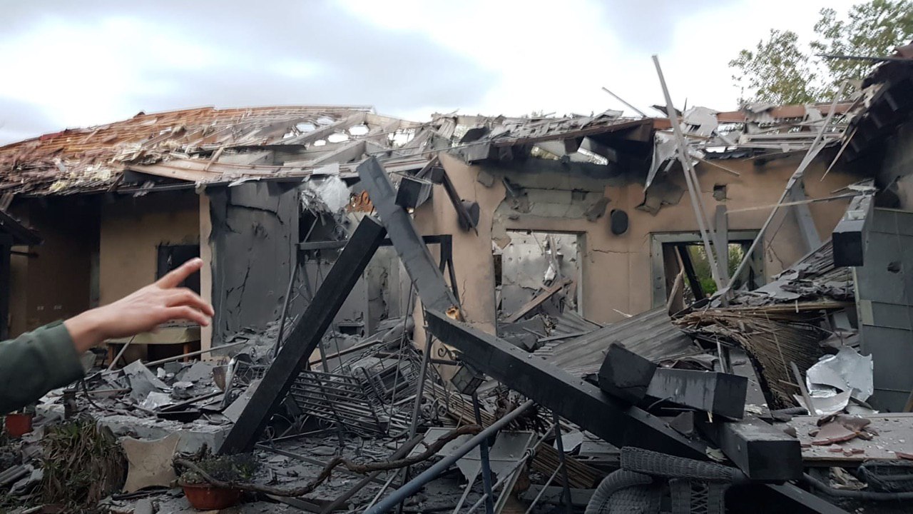 إصابة 7 مستوطنين في سقوط صاروخين على شمال تل أبيب