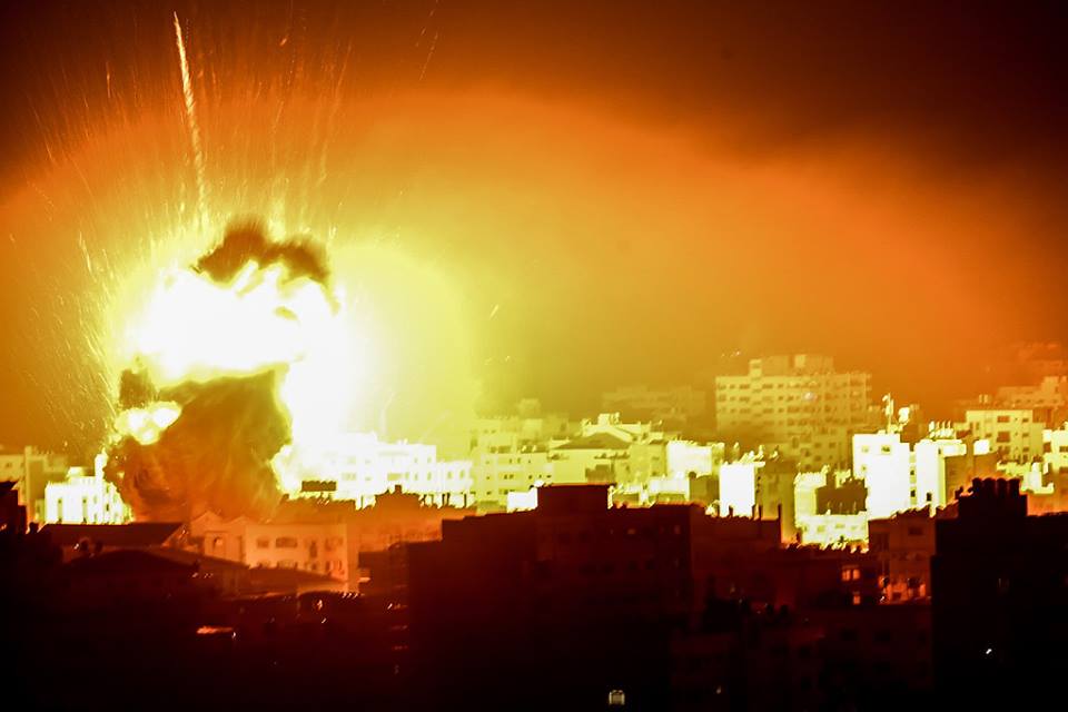غزة تحت القصف.. غارات إسرائيلية عنيفة على أهداف في القطاع