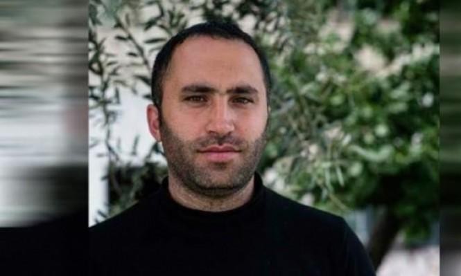 العفو الدولية تطالب السلطة بوقف محاكمة الناشط عيسى عمرو