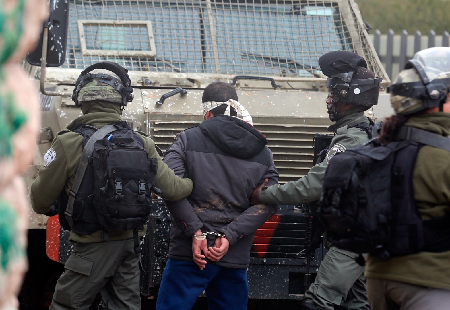 قوات الاحتلال تعتقل 4 مواطنين جنوب جنين