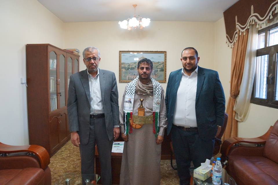 ممثل حماس في اليمن يستقبل وفدا حوثيا