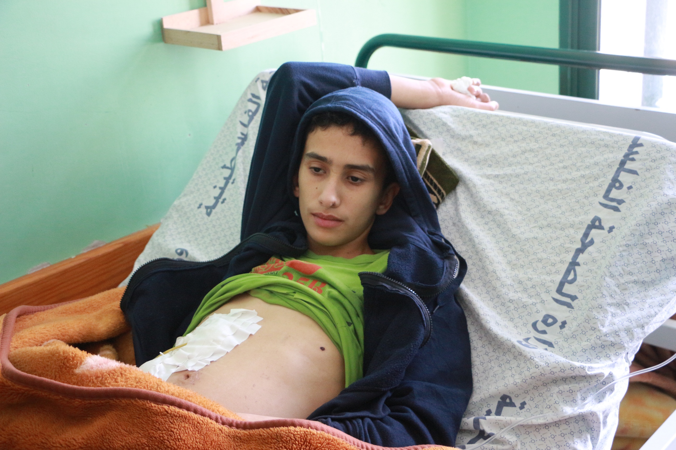 رصاص إسرائيل المتفجر يحرم الطفل عثمان صوته ومدرسته