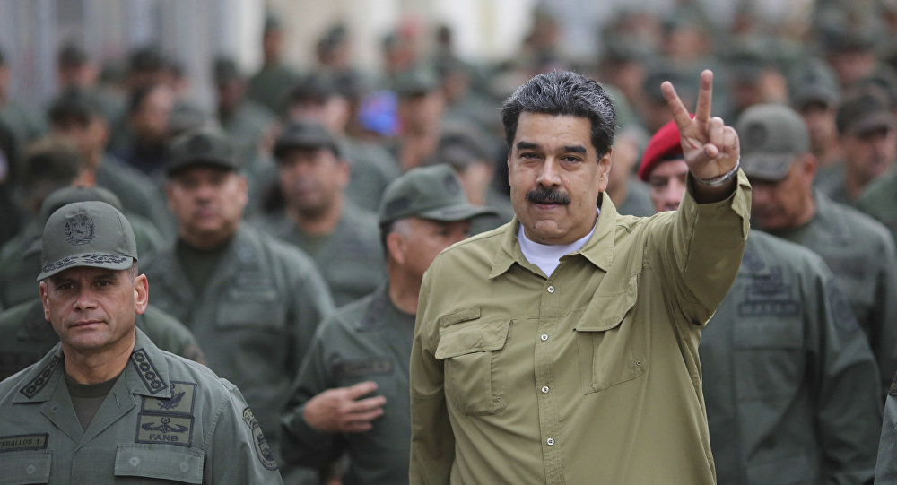مادورو يعلن أن جميع قادة البلاد العسكريين أوفياء للسلطة الفنزويلية