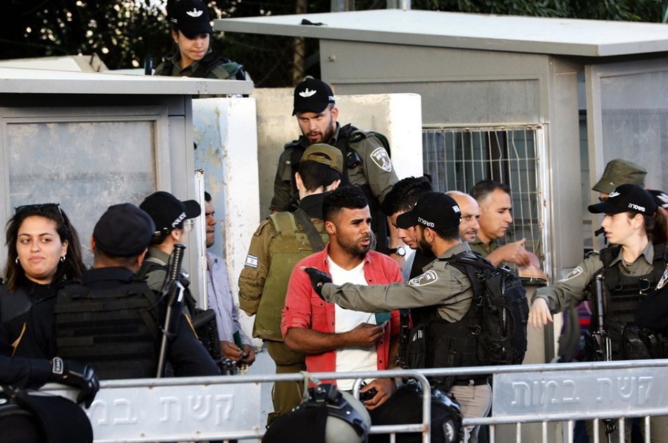 الاحتلال يعتقل عددًا من الشبان خلال محاولتهم الوصول لـ الأقصى