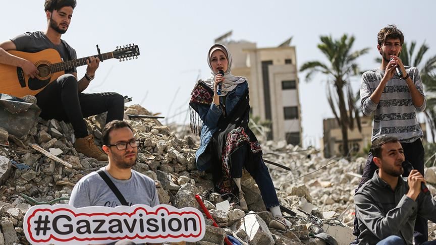 غزة فيجن .. مسابقة غنائية على أنقاض بناية دمرها الاحتلال