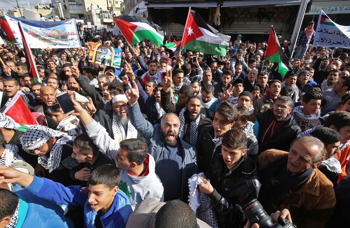 وقفة احتجاجية أمام السفارة الأمريكية بالأردن رفضا لزيارة كوشنير