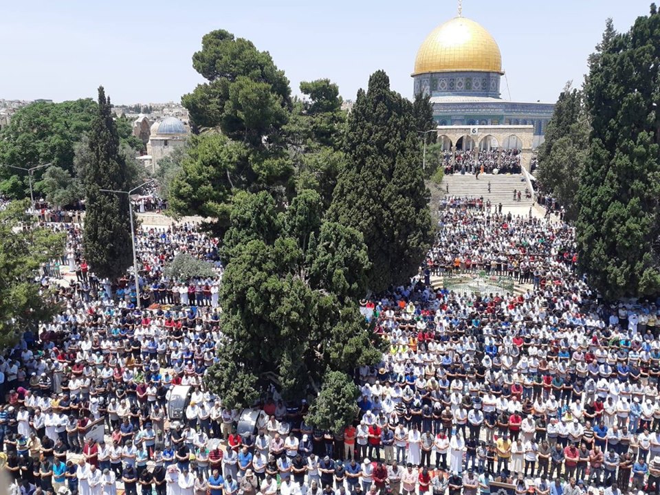 حماس: الحشد في الأقصى أبلغ رسالة في وجه صفقة القرن
