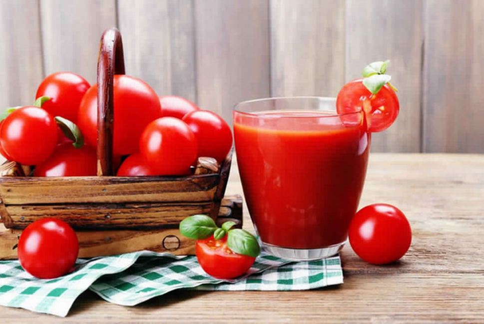 عصير الطماطم.. حل سحري لخفض ضغط الدم