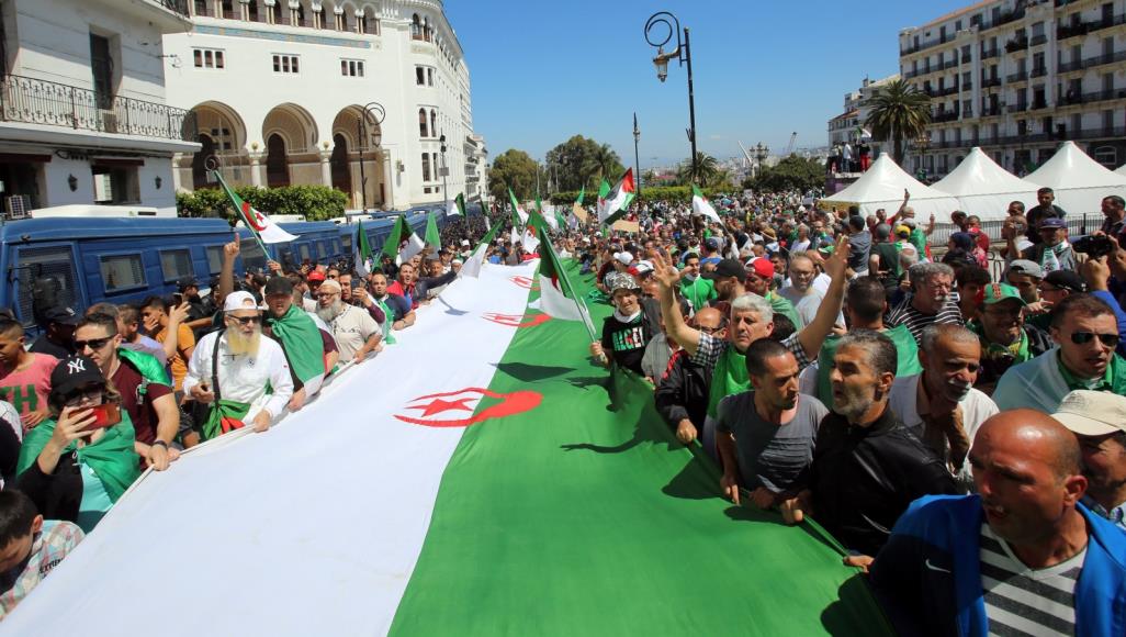 إحباط مخطط إرهابي لاستهداف المتظاهرين بالجزائر