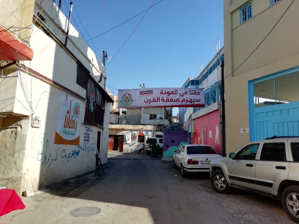 يافطات رافضة لصفقة القرن عند مداخل المخيمات الفلسطينية في لبنان