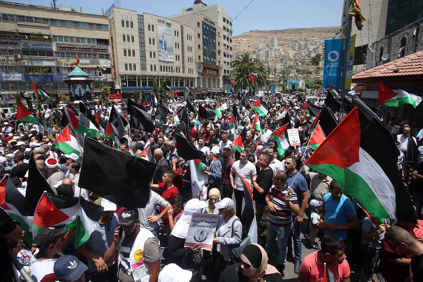 الفلسطينيون يواصلون فعاليات الغضب رفضًا لورشة البحرين