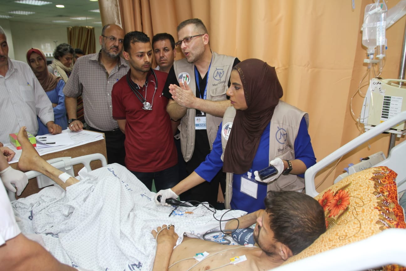 بعثة طبية دولية تجري عمليات جراحية بمستشفيات غزة