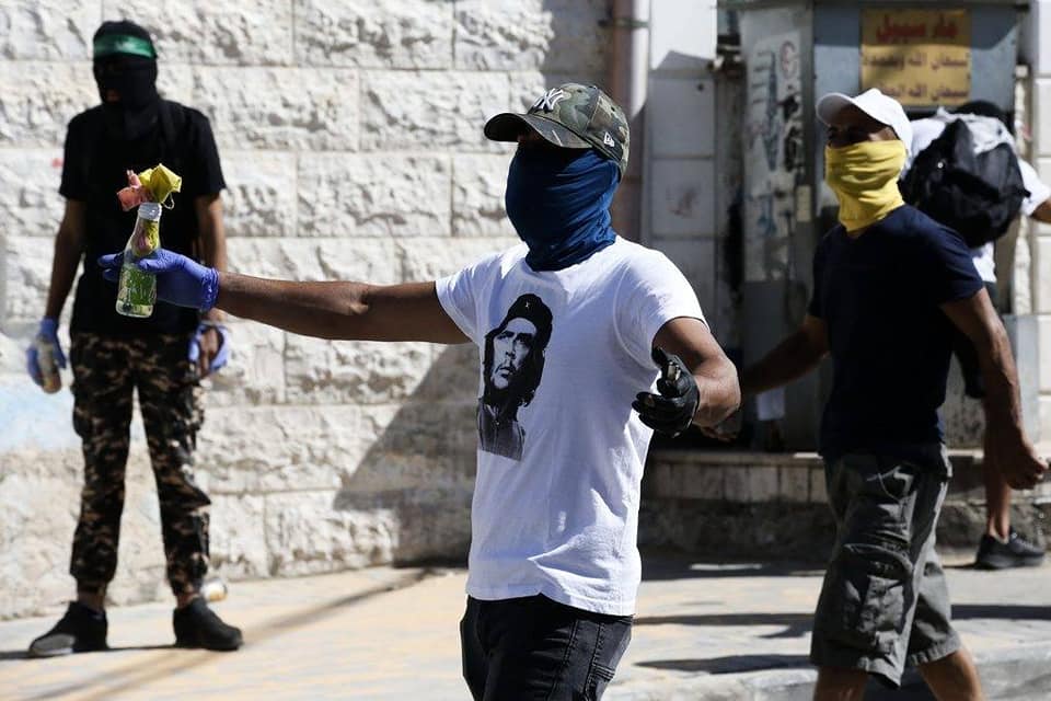 مواجهات بالعيسوية ومستوطنون يعتدون على مواطنين جنوب القدس
