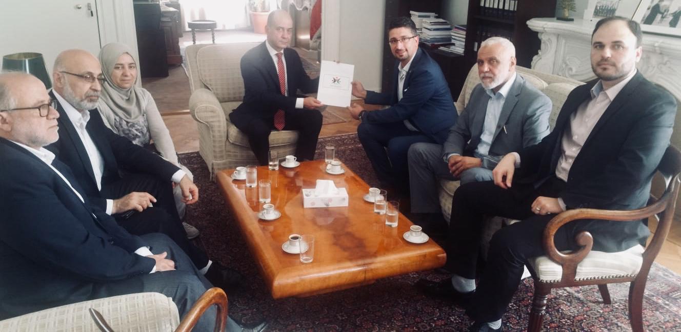 الجالية الفلسطينية في هولندا تلتقي السفير اللبناني