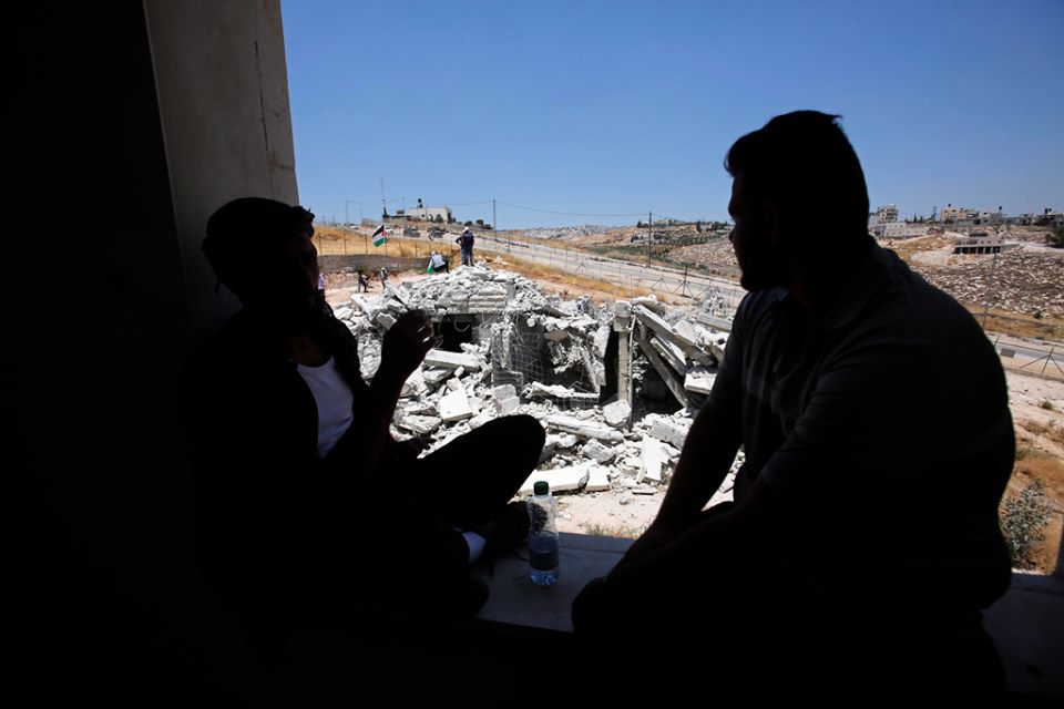 نصب خيام قرب ركام المنازل المدمرة بوادي الحمص في القدس