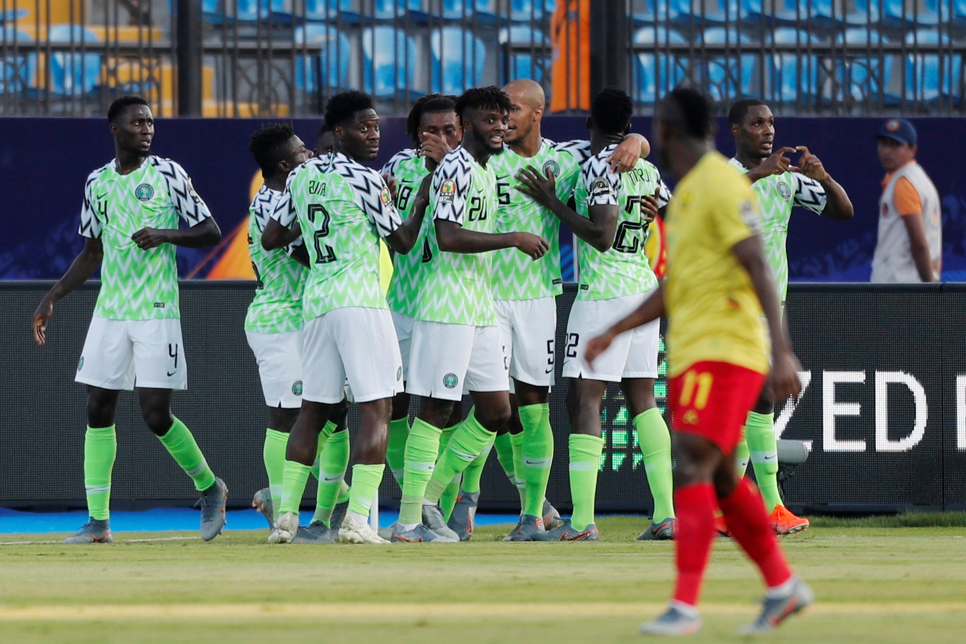 نيجيريا تقصي الكاميرون حاملة اللقب وتبلغ ربع نهائي كأس أمم أفريقيا