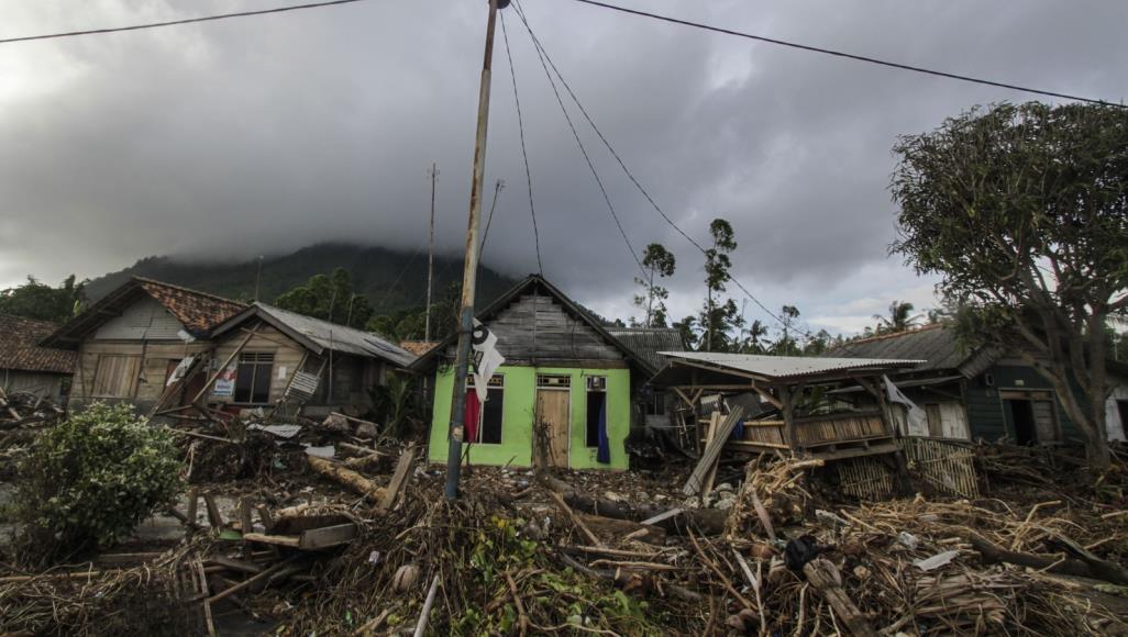زلزال عنيف يضرب شرق إندونيسيا وتحذيرات من تسونامي