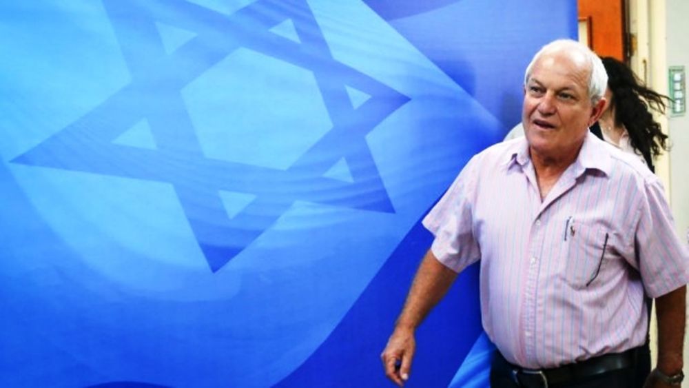 وزير إسرائيلي يقدم استقالته اليوم على خلفية الاحتيال وخيانة الأمانة