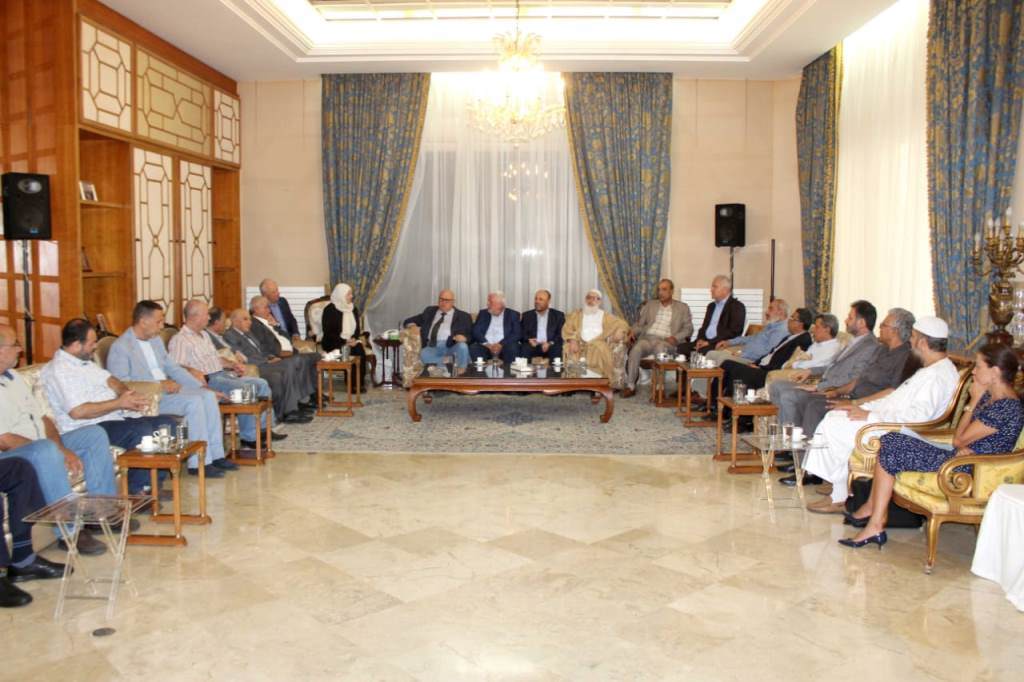 ممثلو الفصائل في لبنان يجتمعون مع الحريري في مجدليون