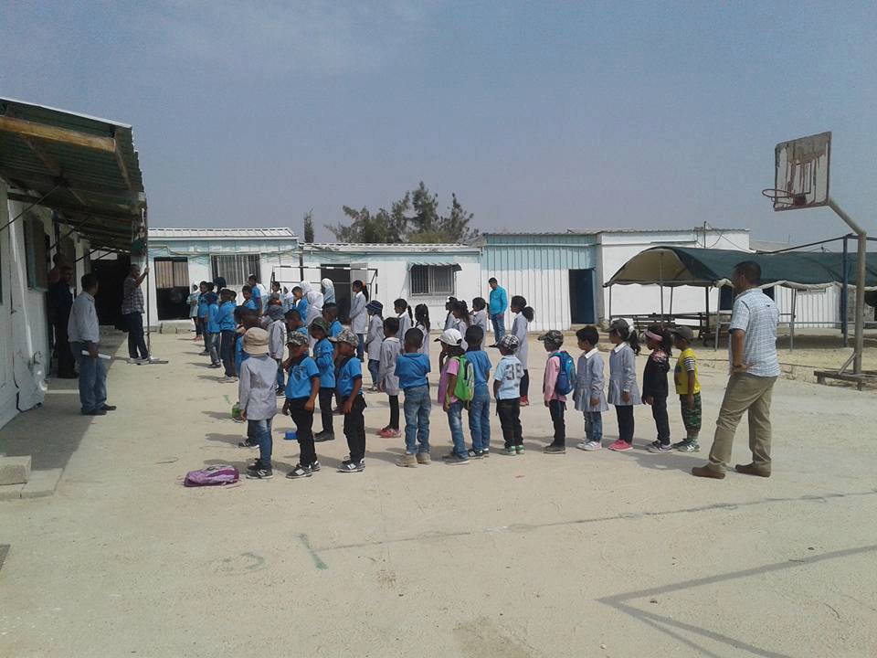 الاحتلال يصادر غرفة صفية في مدرسة بمسافر يطا