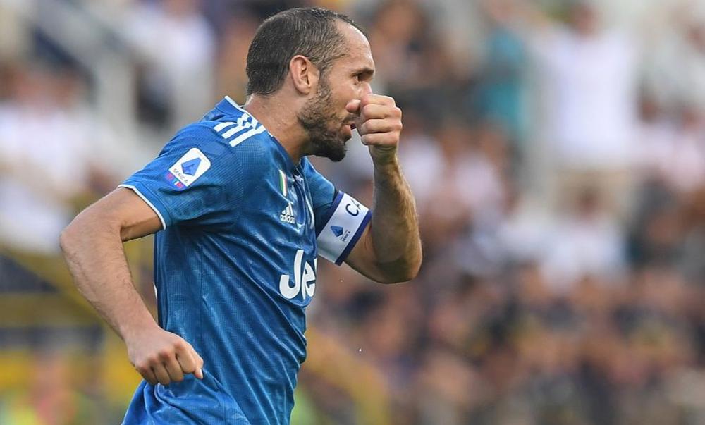 كيلليني يتعرض لإصابة قوية في ركبته قد تبعده طويلًا عن الملاعب