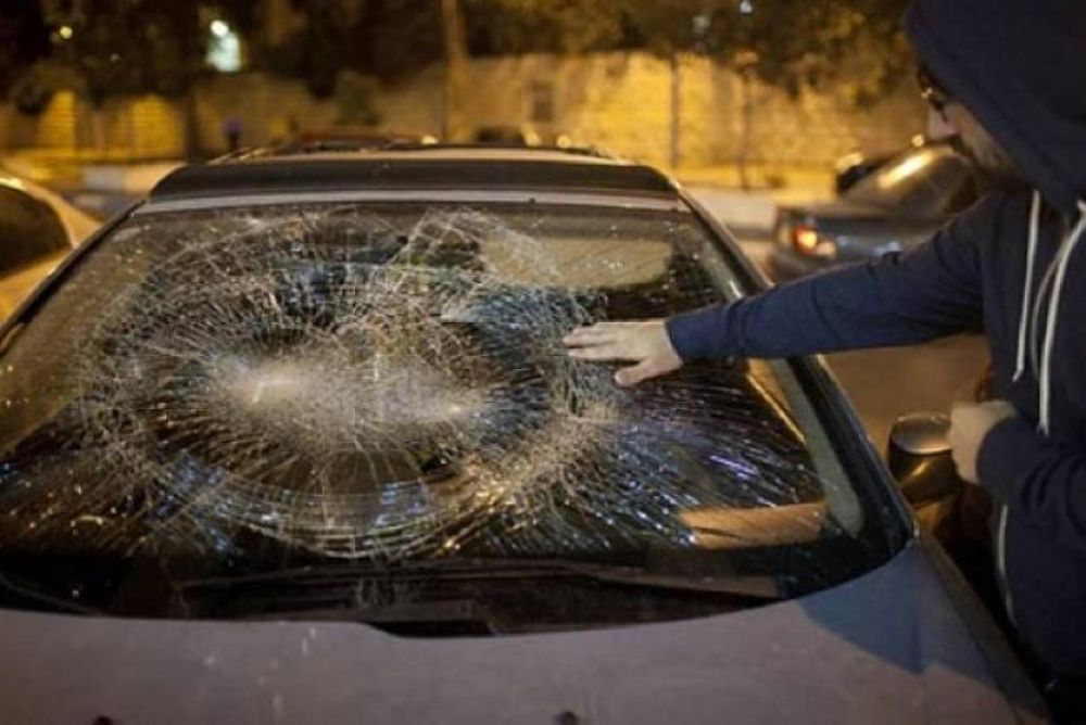 مستوطنون يهاجمون مركبات المواطنين وسط القدس المحتلة