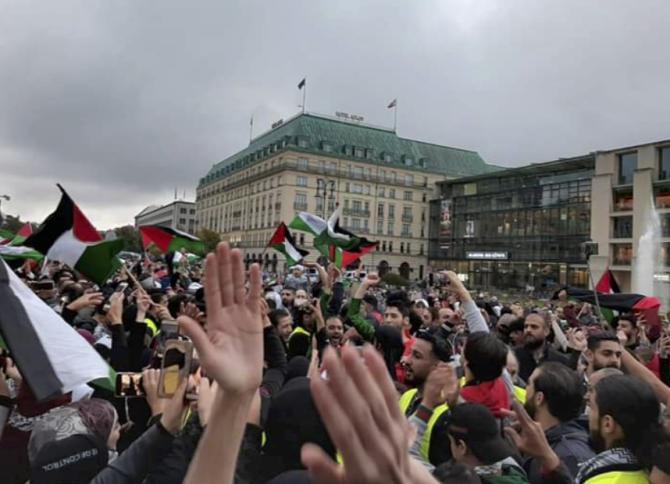 وقفة أمام بوابة برلين رفضًا للاحتلال الإسرائيلي