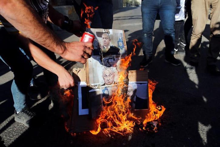 آلاف المتظاهرين بالكيان الصهيوني يطالبون نتنياهو بالاستقالة