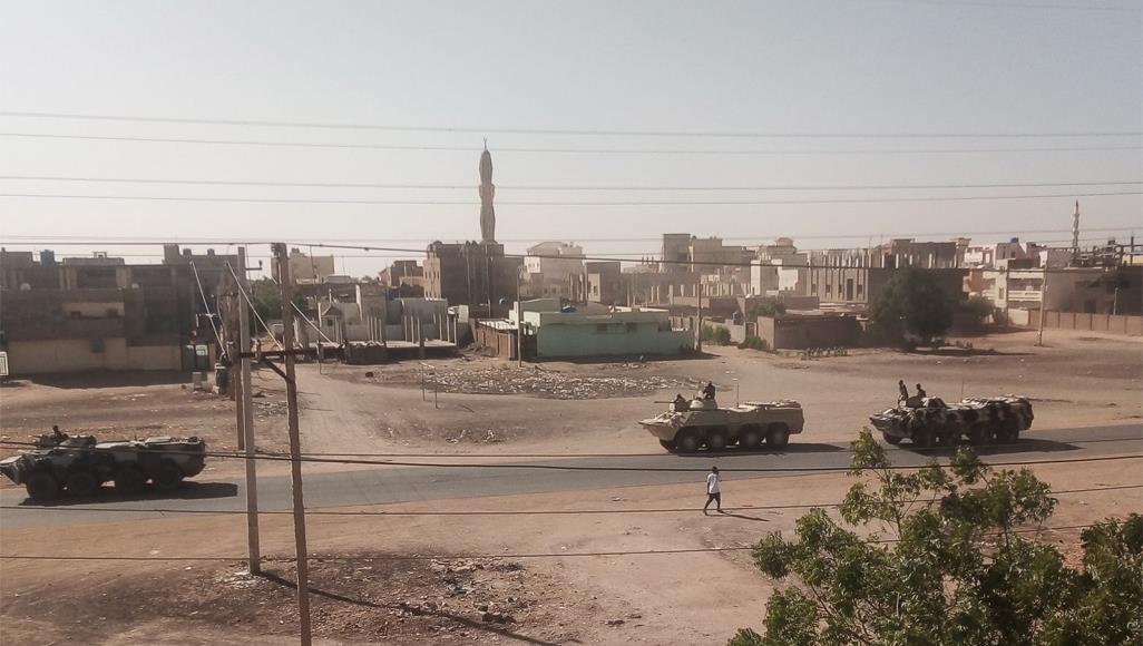 اشتباكات بين الجيش وعناصر المخابرات بالخرطوم.. السيادي: ما يحدث تمرد