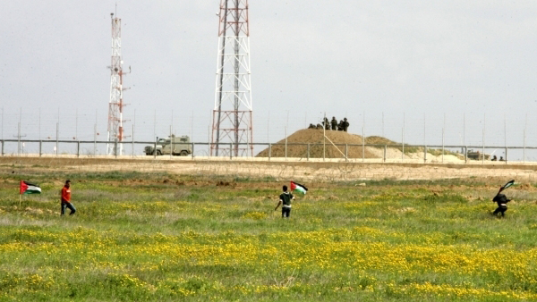هكذا تحرق إسرائيل الأراضي الزراعية شرق غزة بـالمبيدات السامة!