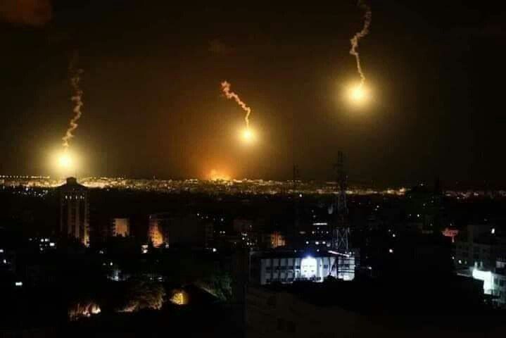 الاحتلال يطلق النار والغاز وقنابل الإنارة شرق رفح