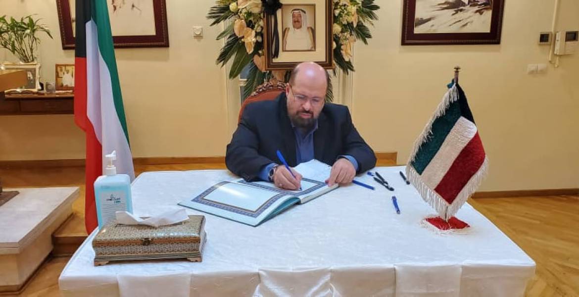 ممثل حماس في إيران يزور سفارة الكويت معزيا بوفاة أميرها الراحل