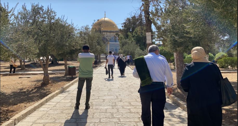 قرابة 20 ألفًا يصلون الجمعة في الأقصى بعد شهر على إغلاقه
