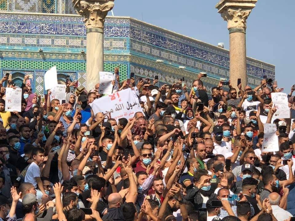 الاحتلال قمع إحداها.. مسيرات بالضفة والقدس نصرة للرسول محمد