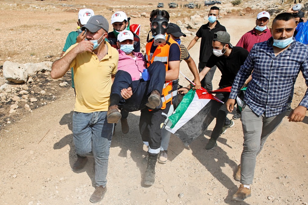 مواجهات مع الاحتلال وفعاليات لرفع العلم الفلسطيني في الضفة الغربية