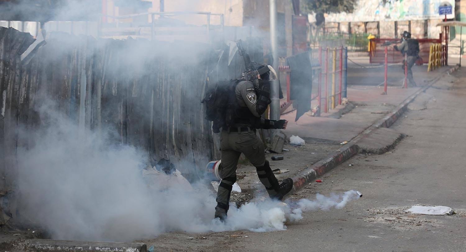 إصابات بالاختناق بمواجهات مع الاحتلال في الخليل