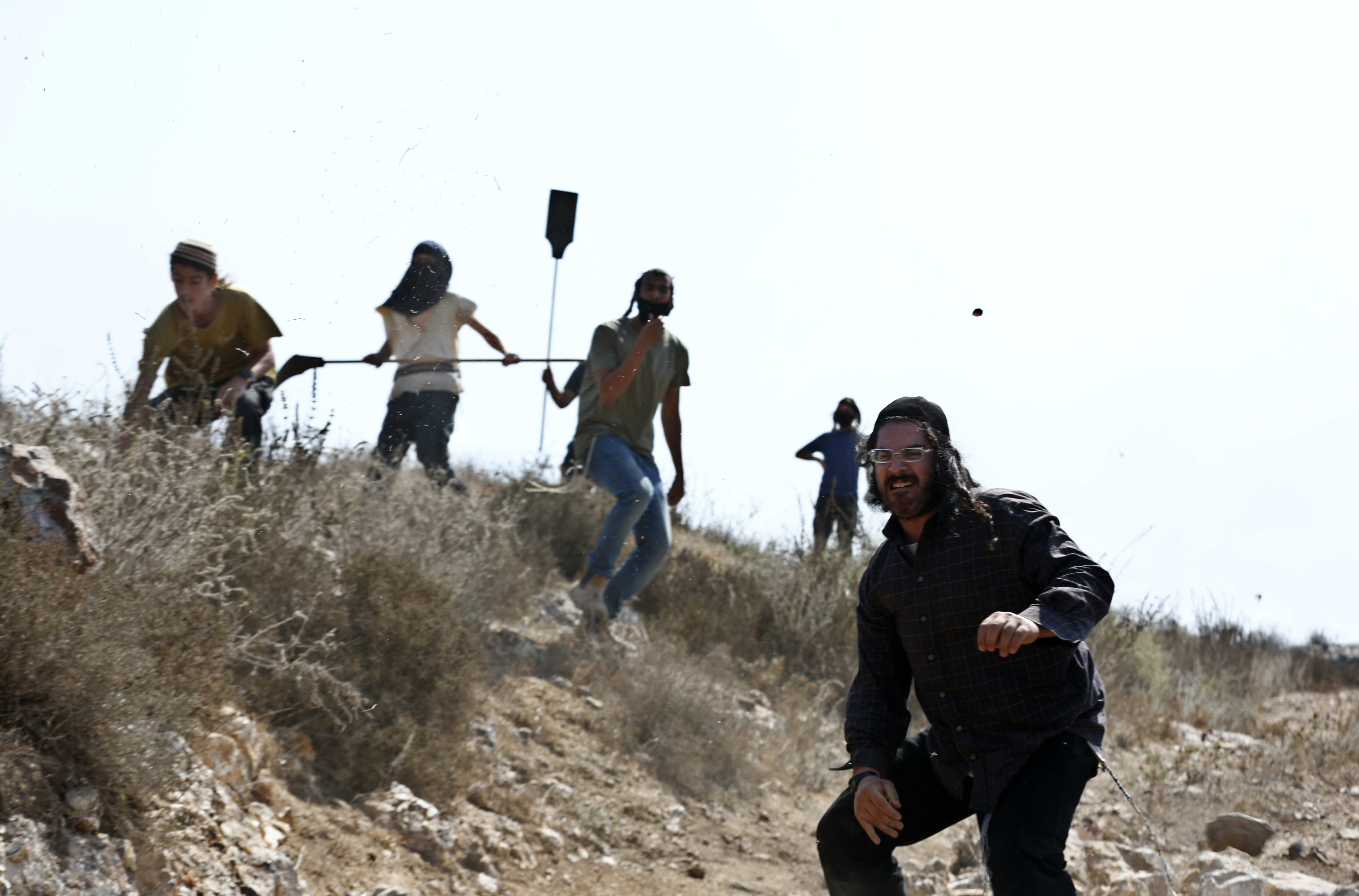 نشطاء يطردون مستوطنين حاولوا الاستيلاء على أرض غرب بيت لحم