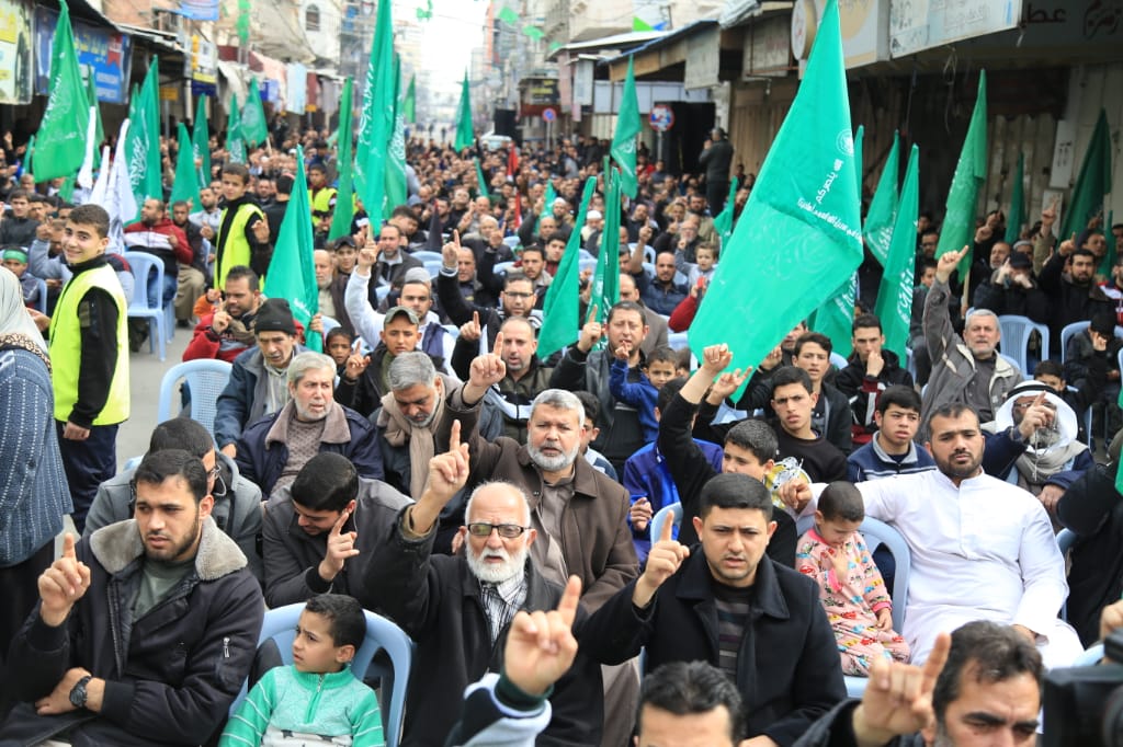 حماس تطالب السلطة بوقف التنسيق الأمني وإطلاق يد المقاومة