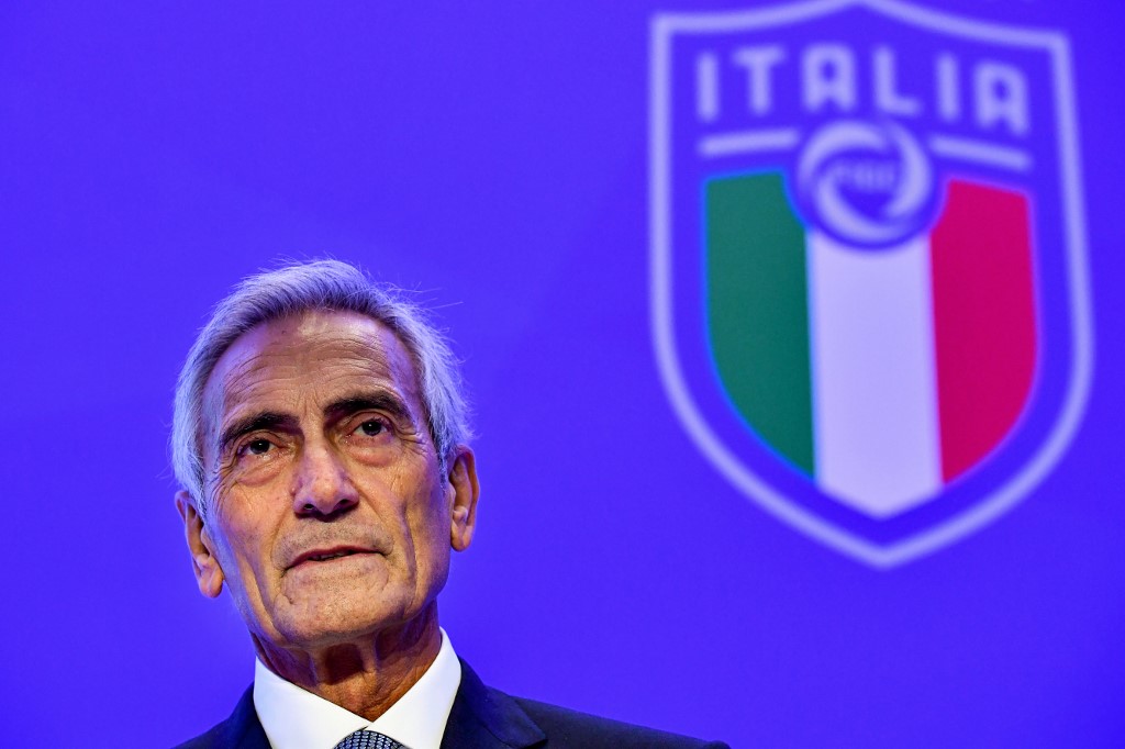 رئيس الاتحاد الإيطالي لا يستبعد تخفيض أجور اللاعبين