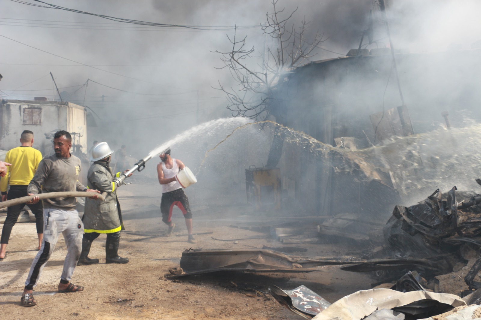 بالصور.. وفاة 10 مواطنين وإصابة العشرات بحريق كبير بالنصيرات