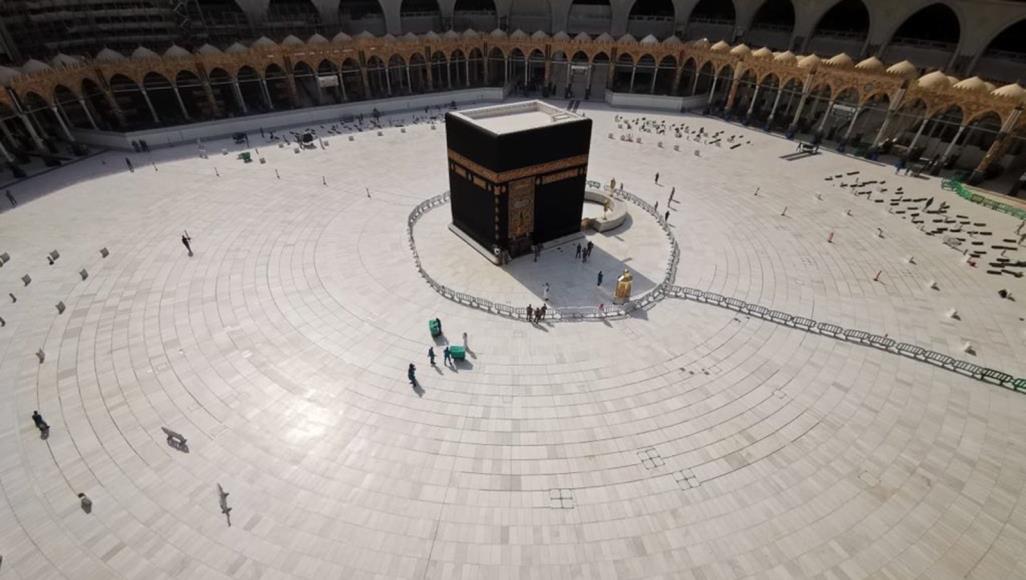 السعودية تسمح بالصلاة في المسجد الحرام وتفتح الروضة بالحرم المدني