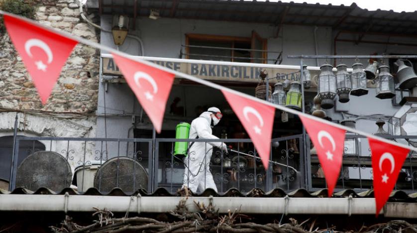 تركيا تعلن حظر التجول في المدن الكبرى