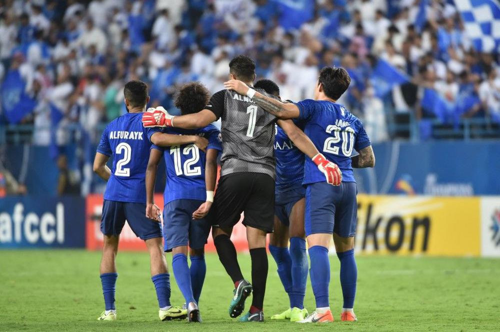مبادرة من لاعبي الهلال السعودي لخفض رواتبهم